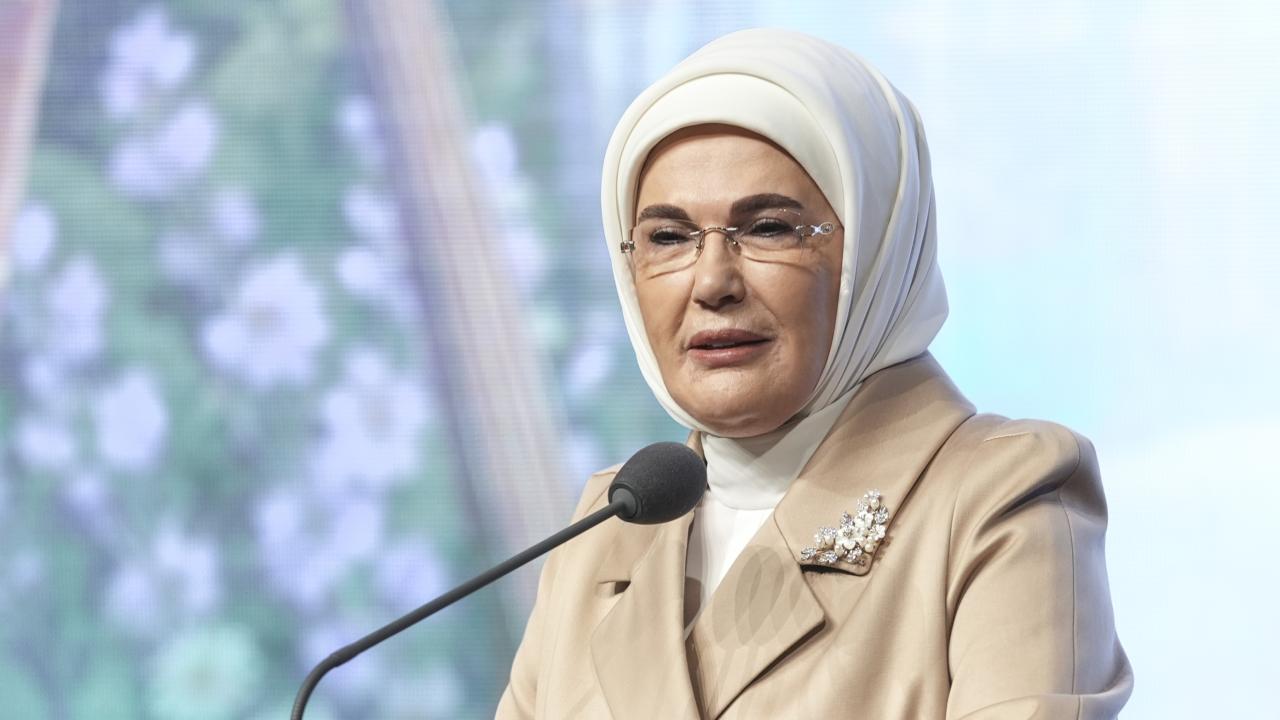 Emine Erdoğan, Dünya Ebeler Günü'nü kutladı