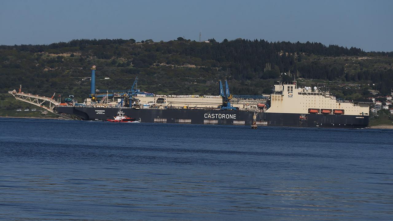 Çanakkale Boğazından dev geçiş