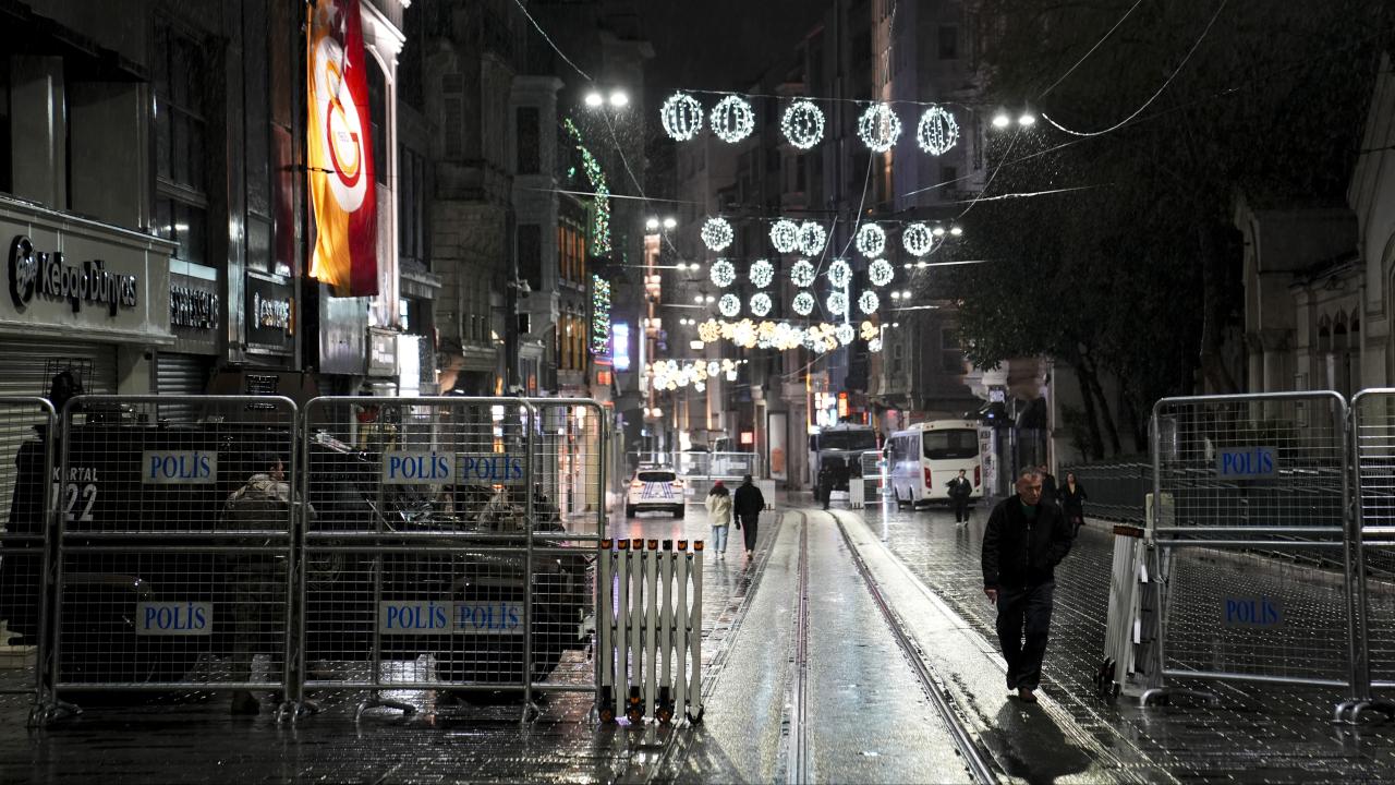 İstanbul'da bazı yollar trafiğe kapatıldı