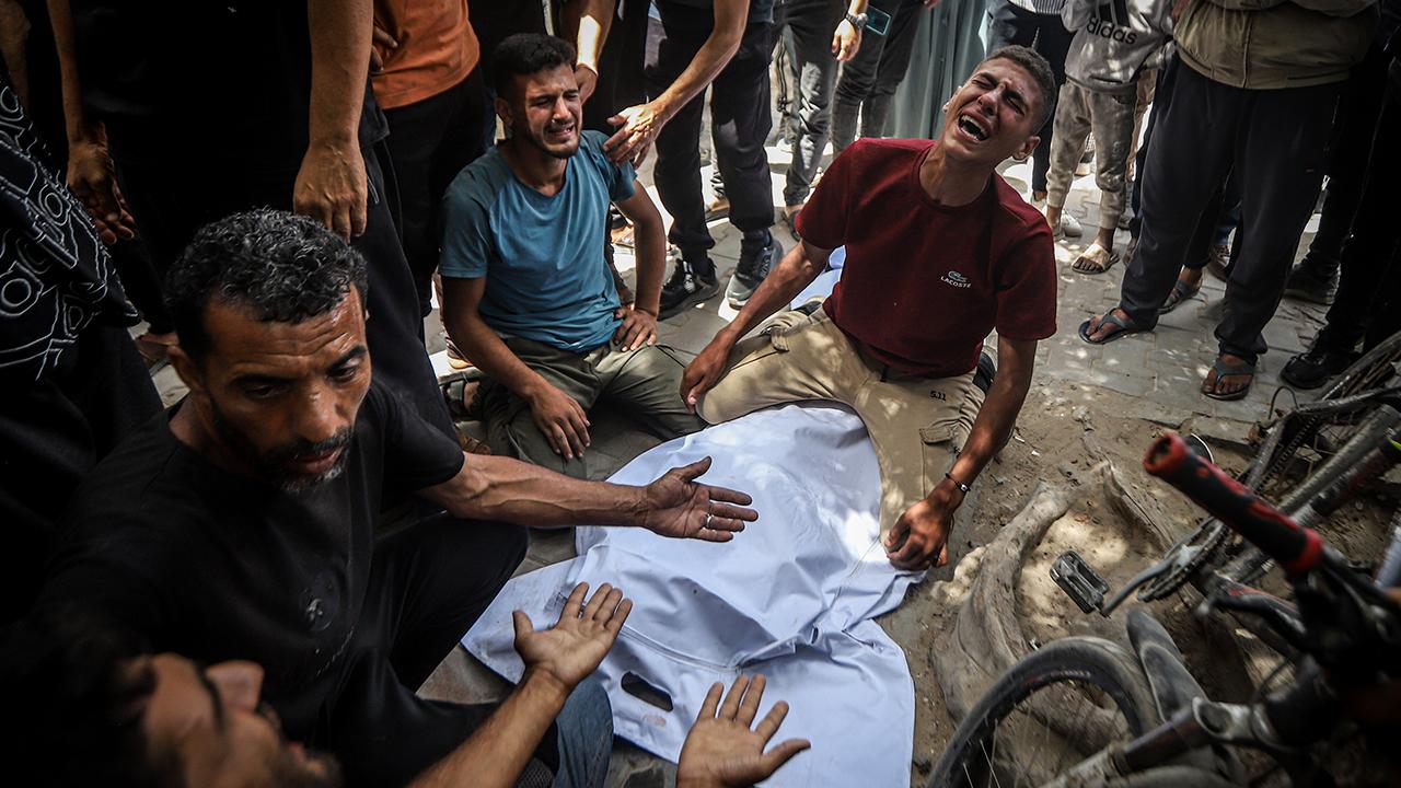 Soykırımcı İsrail'in Gazze'ye saldırılarında can kaybı 72 bin 612'ye yükseldi