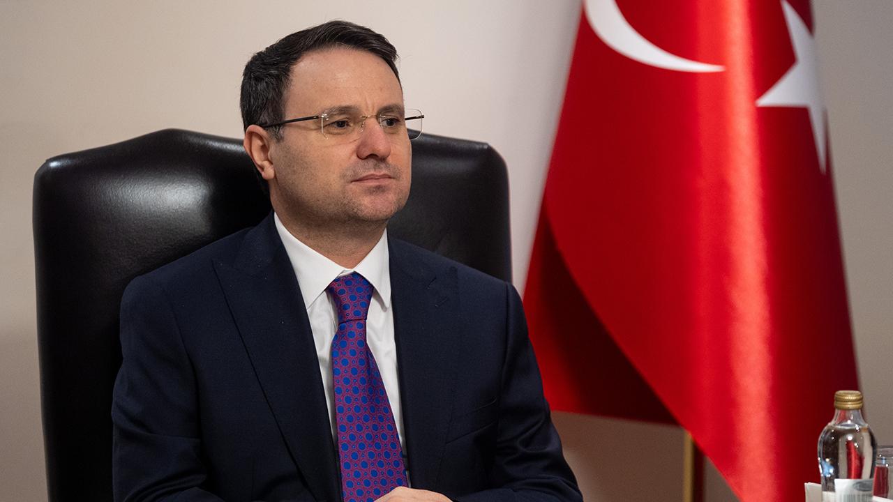 Bakan Gürlek, Hukuk Mesleklerine Giriş Sınavı adaylarına başarı diledi