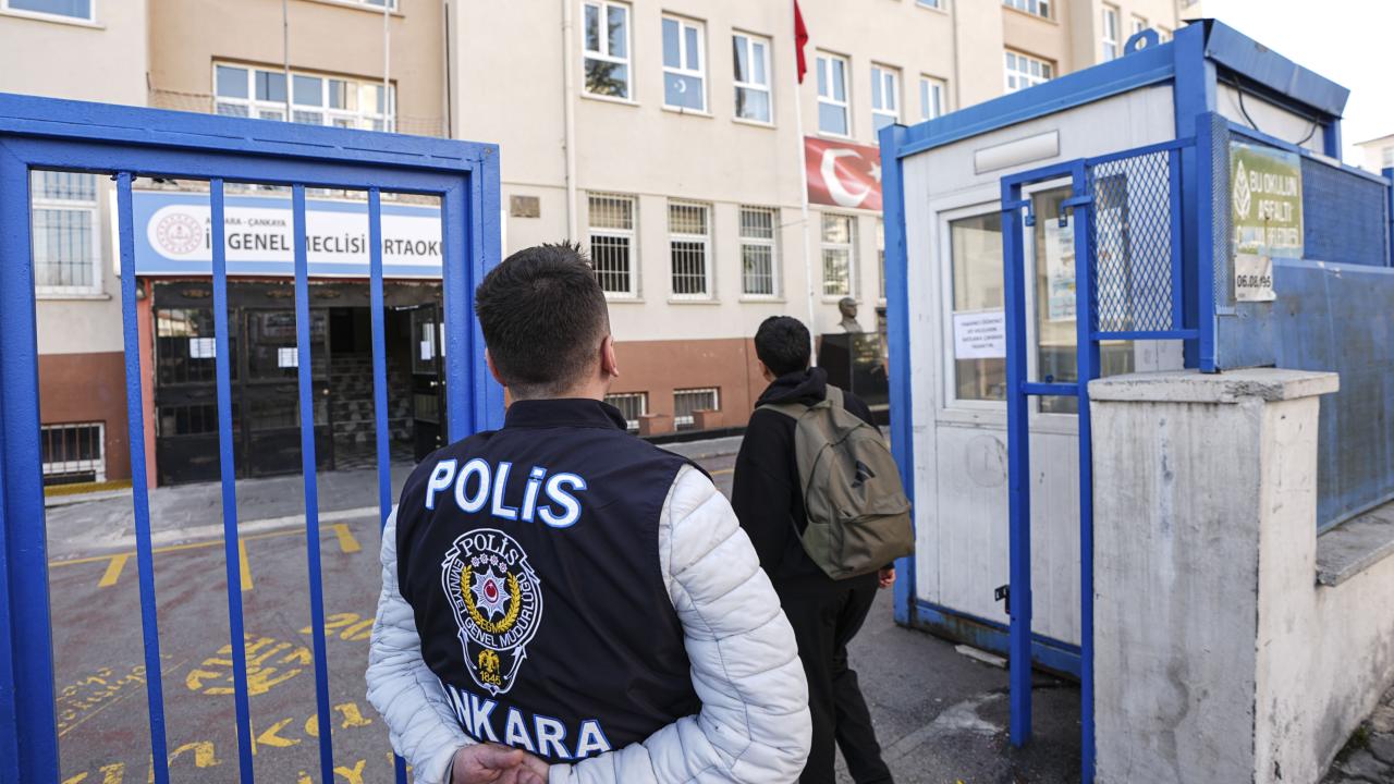 Bakan Çiftçi: Okul giriş ve çıkış saatlerinde kolluk görünürlüğü artırılacak