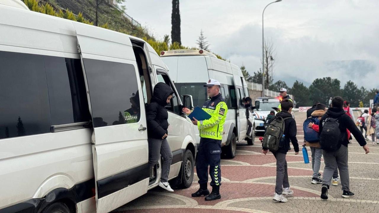 'Okul Taşıtı' yazmayan servis aracına 2 bin 719 TL ceza