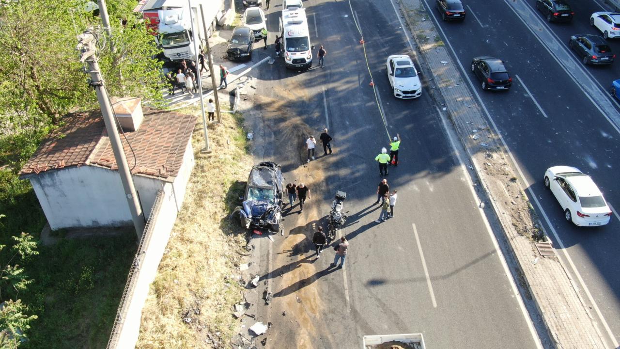 İzmir'de freni patlayan tır 9 araca çarptı: 2 ölü, 5 yaralı