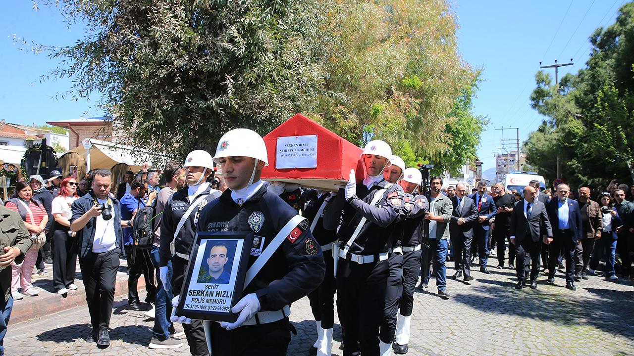 Trafik kazasında şehit olan polis Serkan Hızlı son yolculuğuna uğurlandı