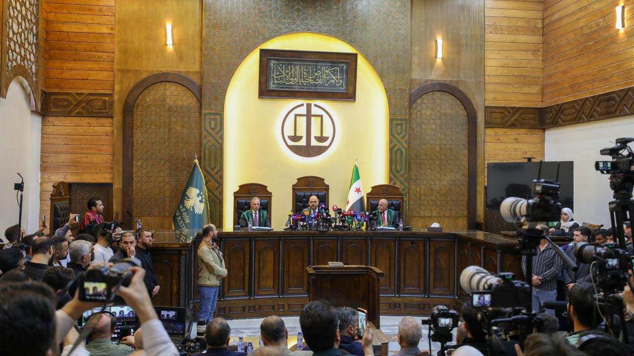 Suriyede Beşşar Esed ve kardeşi Mahir hakkında gıyabi yargılama başladı