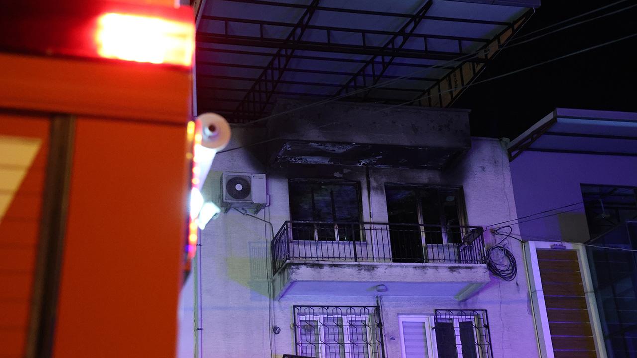 İzmir'de ev yangını: Baba hayatını kaybetti, oğlu ağır yaralı