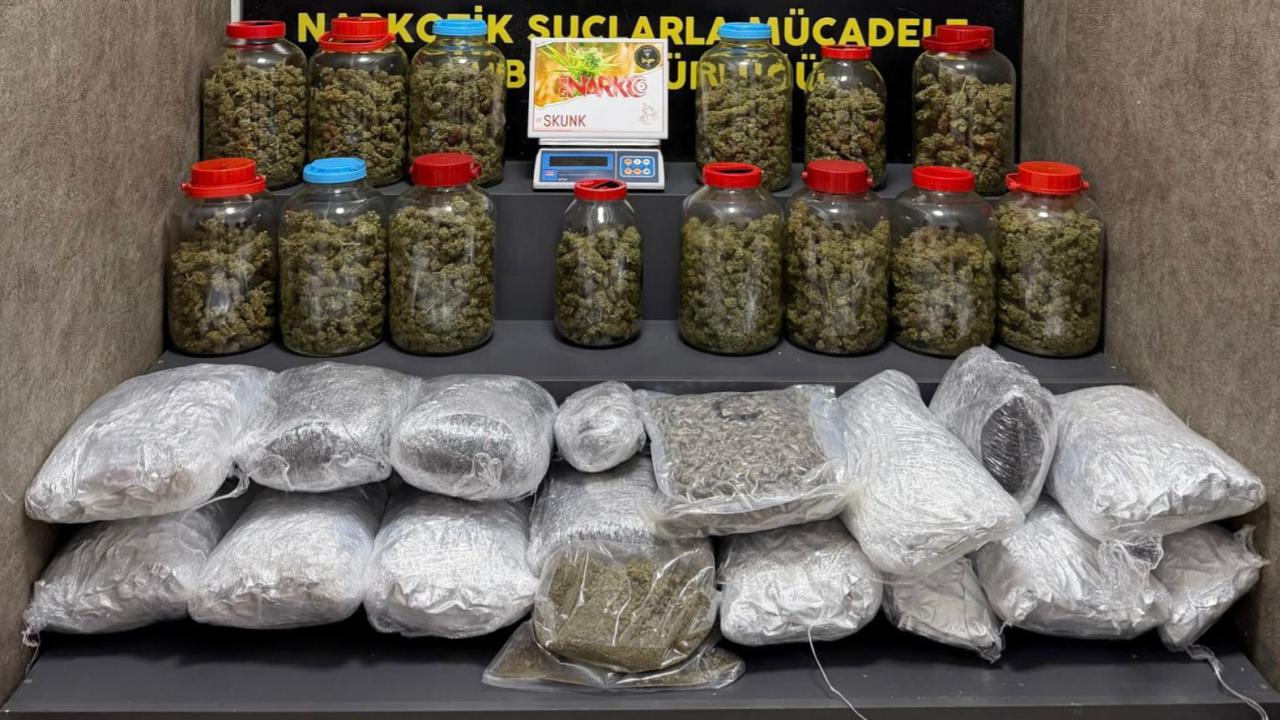 İzmir'de 60 kilo 200 gram uyuşturucu ele geçirildi