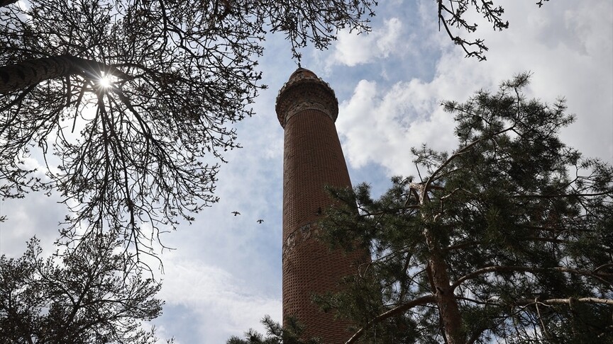 Sivas'taki eğik minareli Ulu Cami'ye tarihinin en kapsamlı restorasyonu