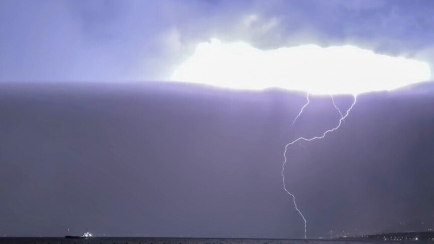 Bangladeş'in farklı bölgelerinde yıldırım isabet etmesi sonucu 14 kişi öldü