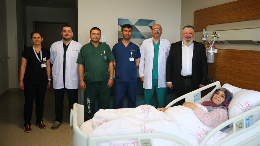 61 yaşındaki hastanın karnından 6 yılda 20 kilo 100 gramlık tümör çıkarıldı