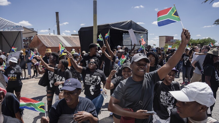 Güney Afrikalılar, apartheid rejiminden demokrasiye geçişin 32. yıl dönümünü kutluyor