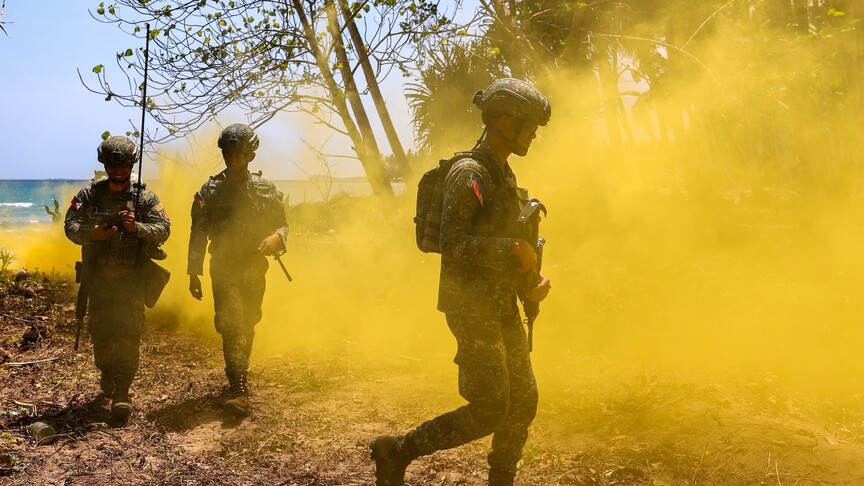 Çin, ABD-Filipinler askeri tatbikatının sürdüğü Güney Çin Denizi çevresinde devriye yaptı