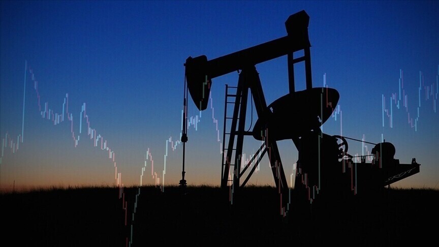 Petrol fiyatları, İran'a yönelik uzun süreli abluka endişeleriyle yüzde 5'ten fazla arttı