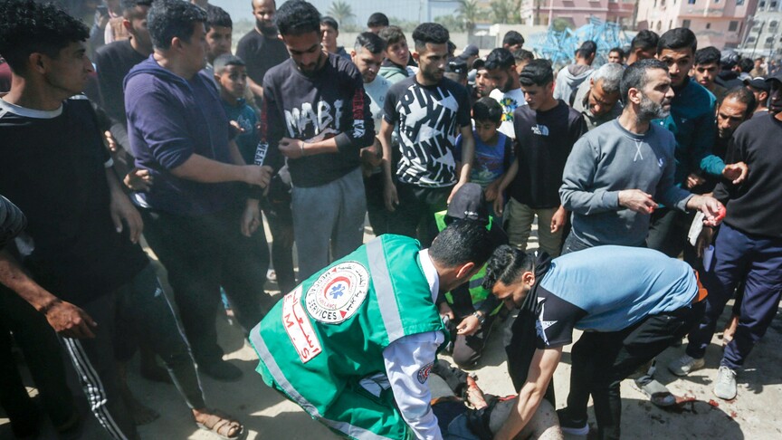 İsrail'in, Gazze'deki Aksa Şehitleri Hastanesi yakınına düzenlediği saldırıda 6 Filistinli yaralandı